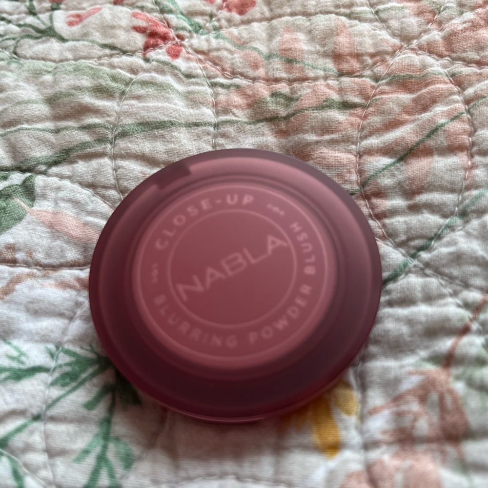 Nabla Close-Up Blurring Powder Blush